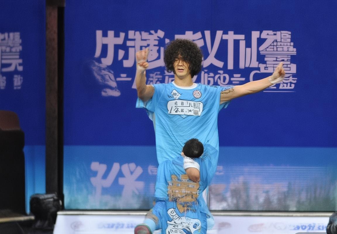 釜山偶像VS首尔FC：激情对决背后的足球魅力与人文情怀