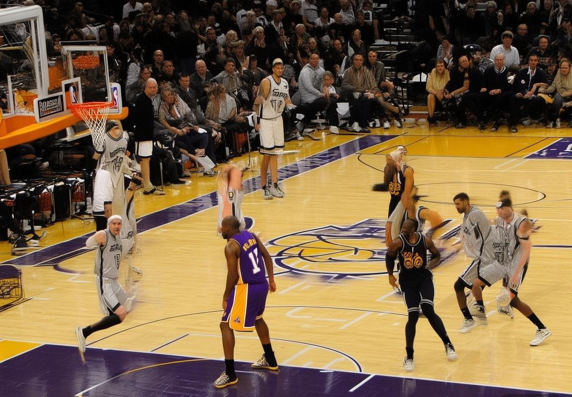 2009年NBA季后赛：科比邓肯巅峰对决 湖马争霸经典战役回顾